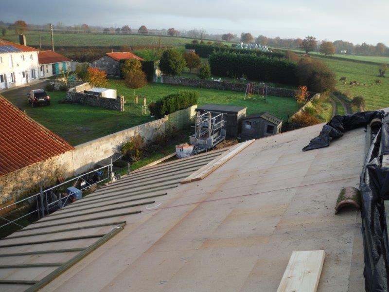 Surchevronnage et couverture à Saint Aubin Le Cloud (79)